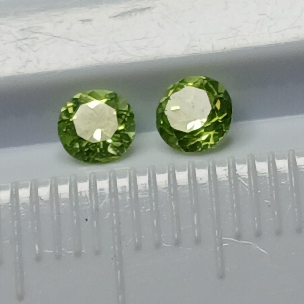 Elegant Green Peridot Gemstones 4mm Round
